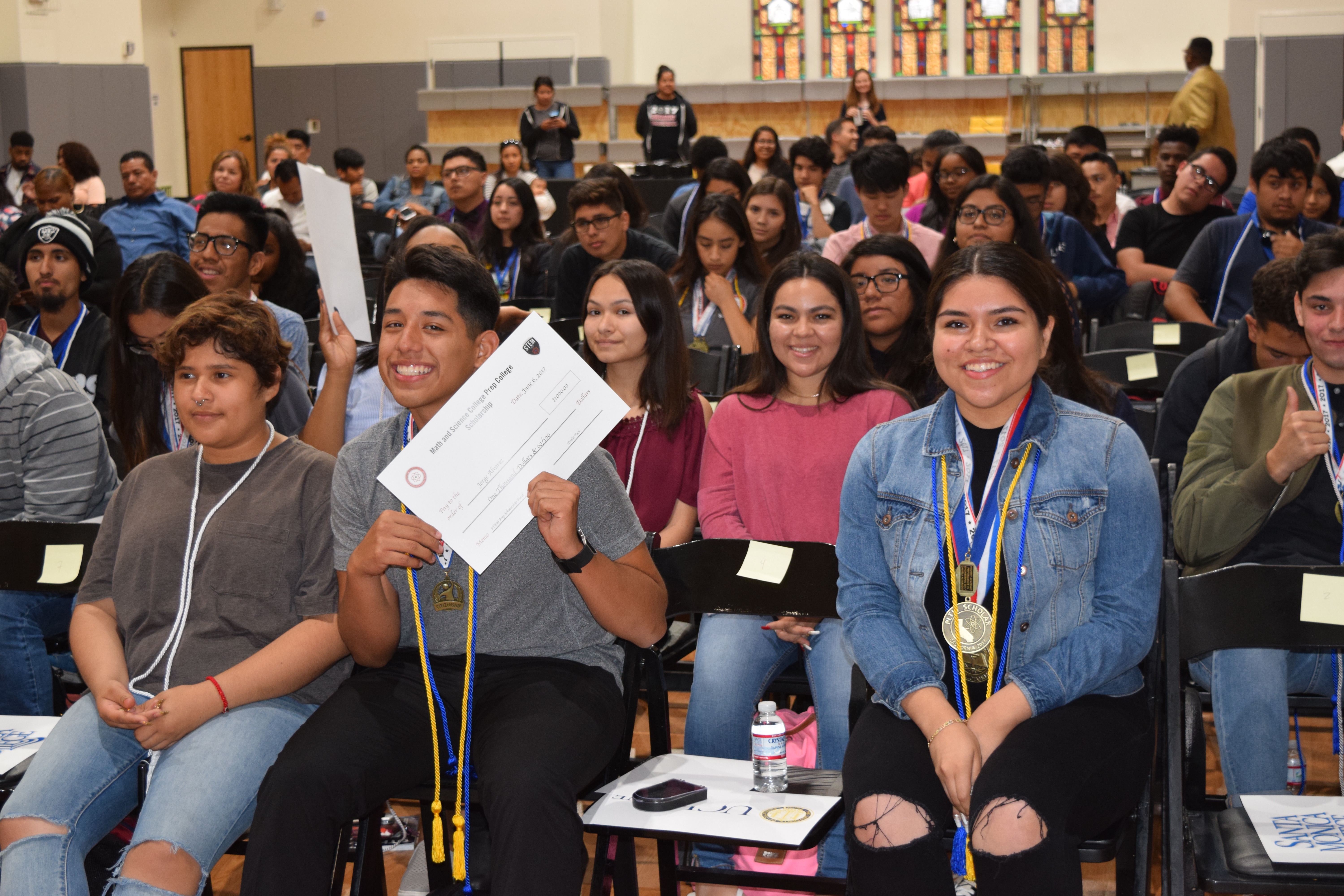 image of students with award